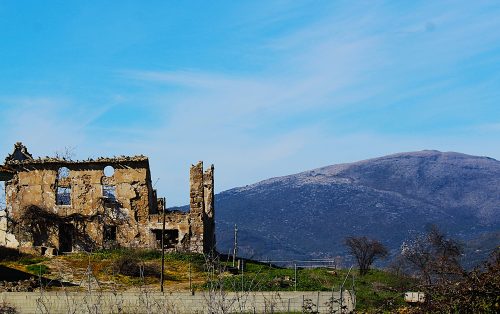 Ctra. Alcalá la Real 
Ruinas cerca a club Milana.