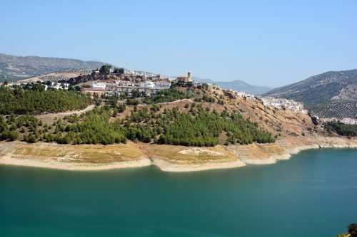 Iznajar pueblo y pantano